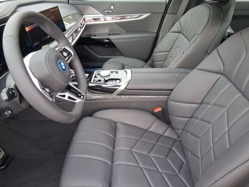 New 2026 BMW 750e xDrive image 5