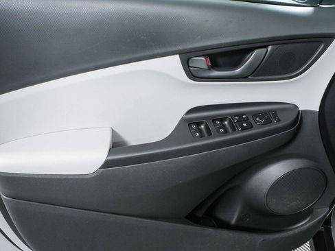 Used 2023 Hyundai Kona SE FWD image 11
