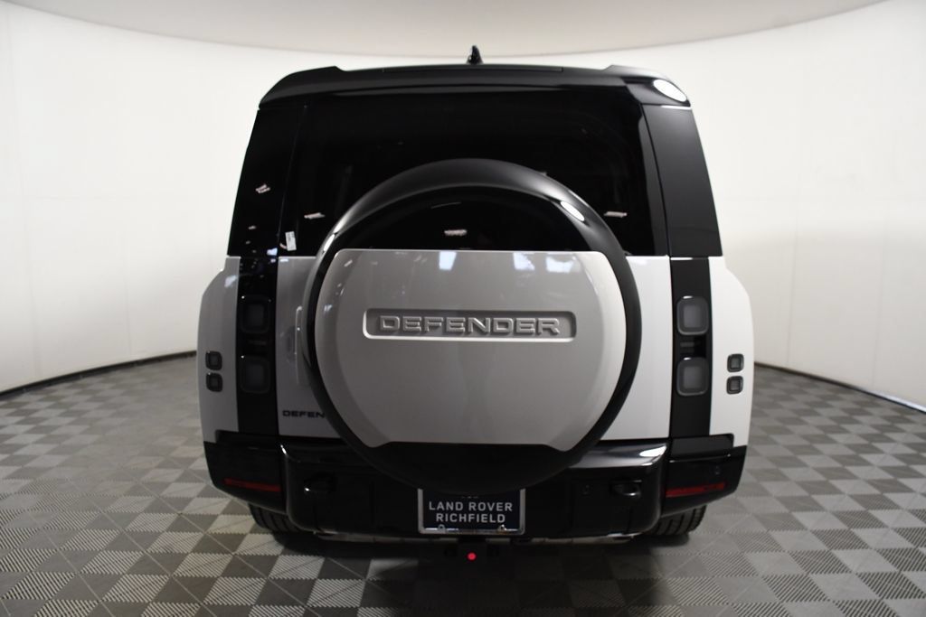 New 2026 Land Rover Defender 130 X-Dynamic SE AWD/4WD image 5