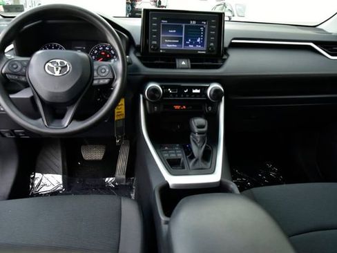 Used 2022 Toyota RAV4 LE image 16