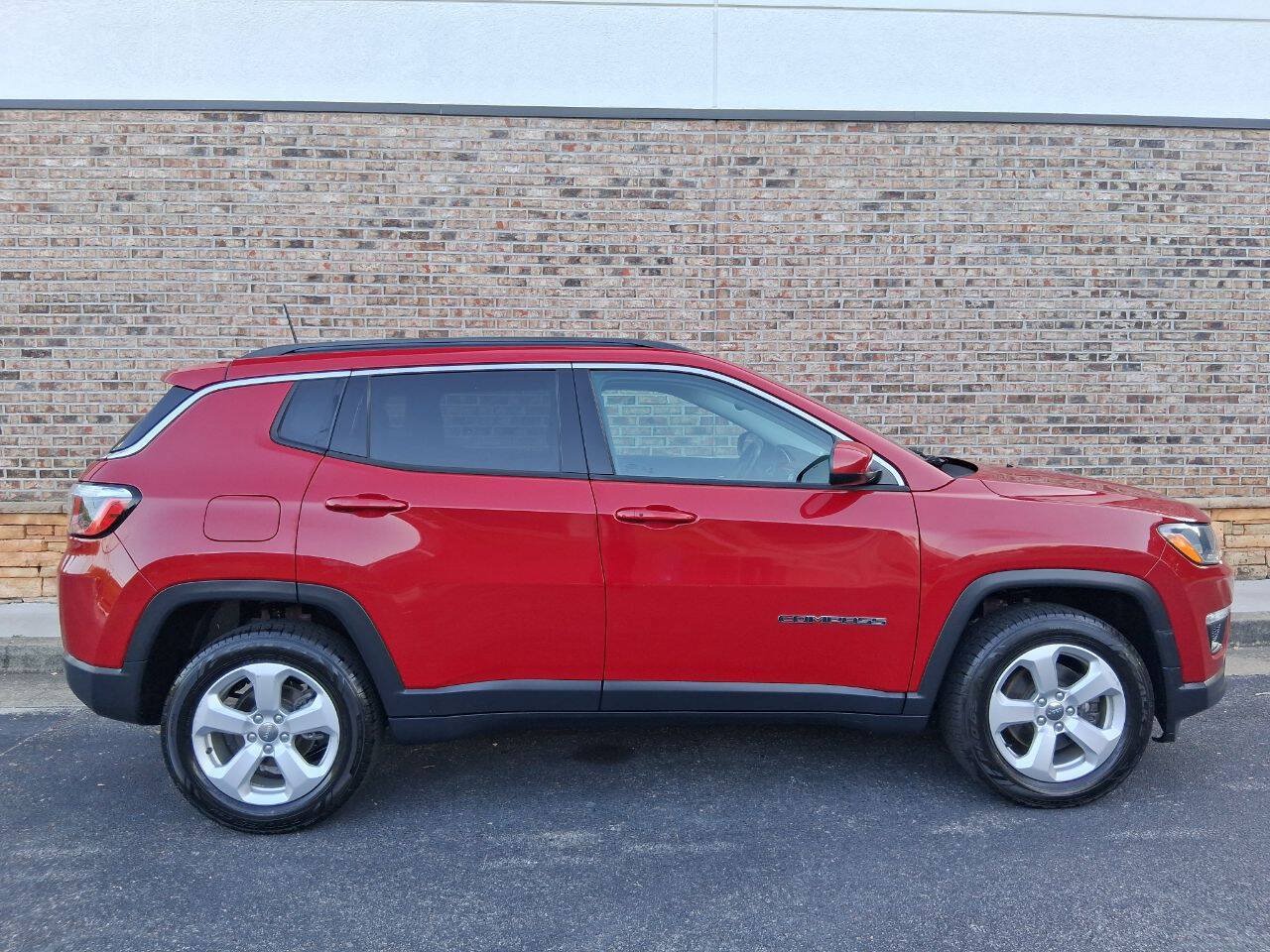 Used 2020 Jeep Compass Latitude AWD/4WD image 6