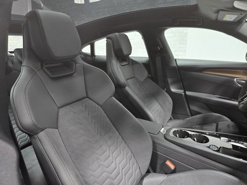 Used 2022 Audi e-tron GT Premium Plus image 52
