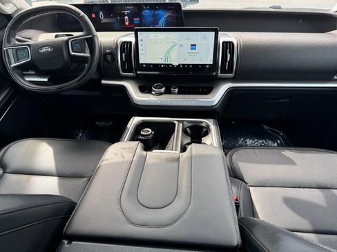 Used 2025 Ford Expedition Platinum AWD/4WD image 14