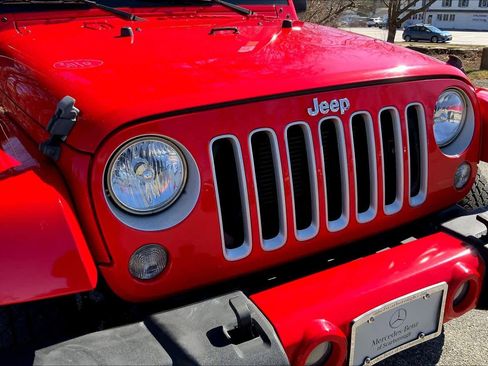 Used 2016 Jeep Wrangler Sahara w/ Connectivity Group AWD/4WD image 30