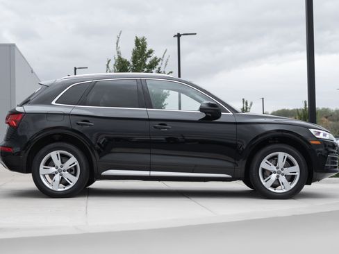 Used 2018 Audi Q5 2.0T Premium Plus w/ Premium Plus Package image 3