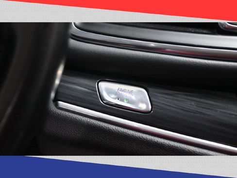 Used 2019 Buick Enclave Essence image 18