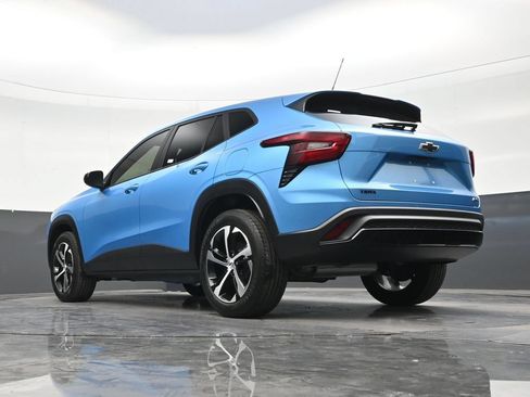 Used 2025 Chevrolet Trax RS FWD image 22