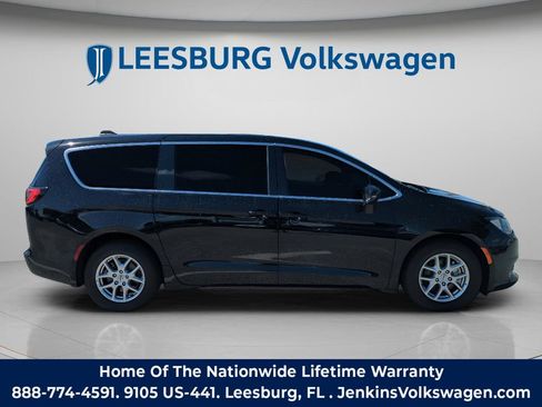 Used 2024 Chrysler Voyager LX FWD image 3