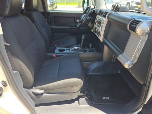 Used 2014 Toyota FJ Cruiser 4WD w/ Convenience Package image 30