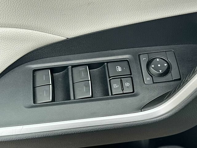 Used 2022 Toyota RAV4 XLE w/ Convenience Package AWD/4WD image 13