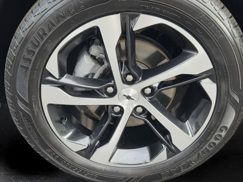 Used 2025 Chevrolet Trax RS FWD image 33