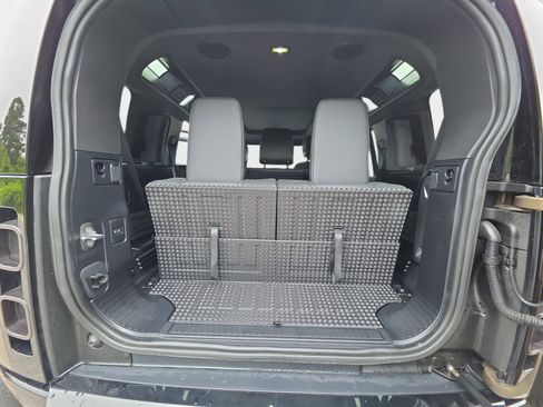 Certified 2024 Land Rover Defender 110 X-Dynamic SE AWD/4WD image 13