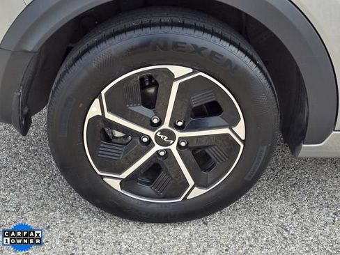 Used 2023 Kia Niro EX FWD image 5