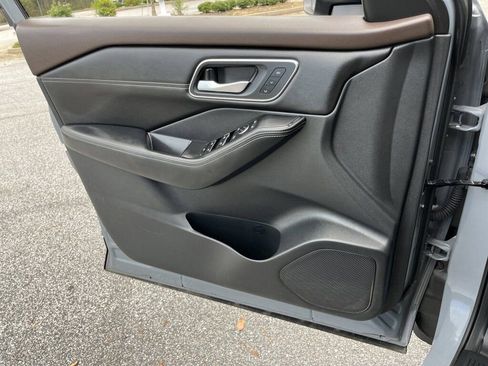 Certified 2022 Nissan Rogue Platinum w/ Head-Up Display Package image 16