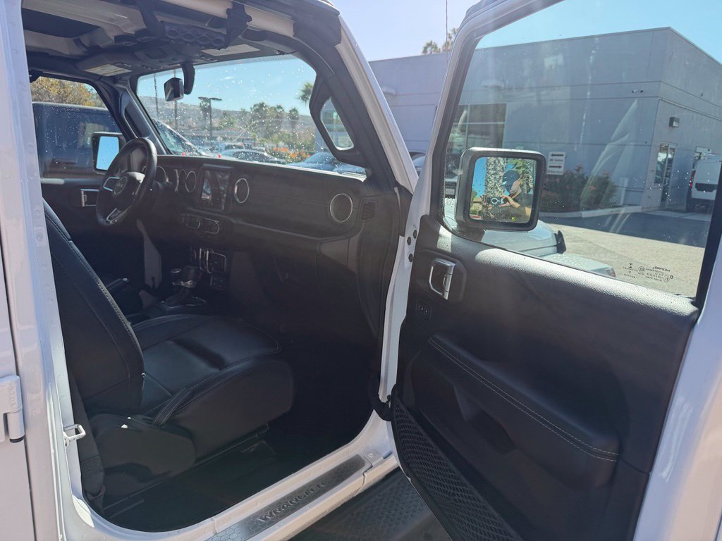 Used 2023 Jeep Wrangler Unlimited Sahara w/ Cold Weather Group AWD/4WD image 17