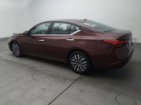 Used 2023 Nissan Altima 2.5 SV image 3
