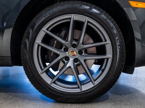 Certified 2025 Porsche Macan image 19