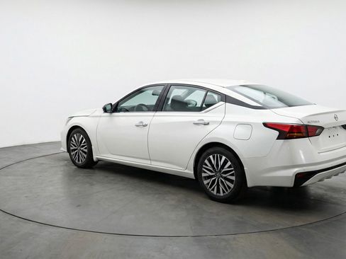 Used 2025 Nissan Altima 2.5 SV image 6