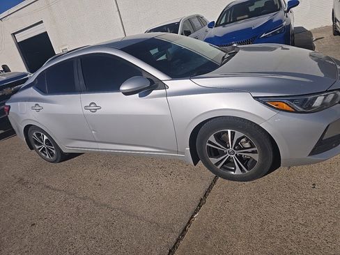 Used 2022 Nissan Sentra SV image 3