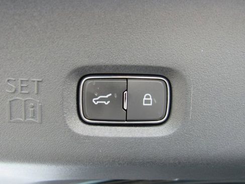 Used 2025 Ford Expedition Active image 29