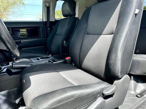 Used 2012 Toyota FJ Cruiser 4WD w/ Upgrade Pkg image 11