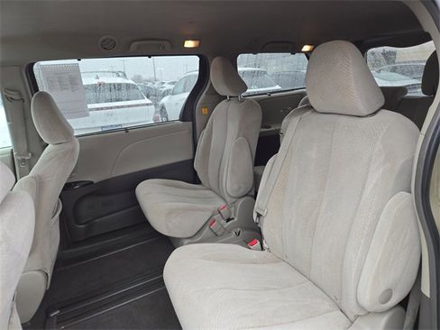 Used 2011 Toyota Sienna LE image 25