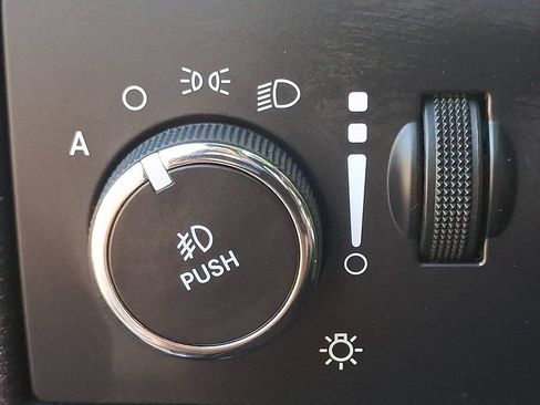 Used 2019 Jeep Grand Cherokee Laredo AWD/4WD image 25