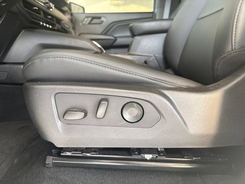 Used 2025 Chevrolet Colorado Trail Boss AWD/4WD image 36