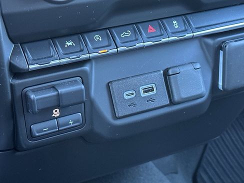 Certified 2025 Chevrolet Silverado 1500 Custom w/ LPO, Dark Essentials Package image 30