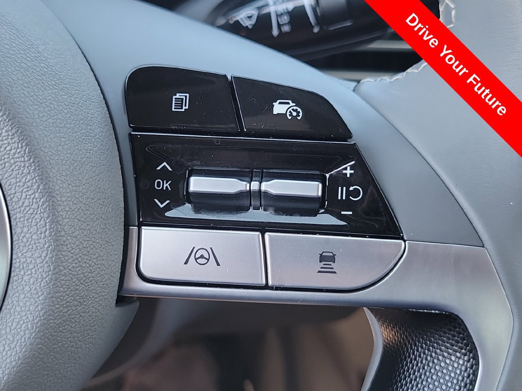 Used 2025 Hyundai Elantra SEL FWD image 6