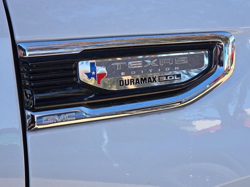 New 2026 GMC Sierra 1500 SLT image 7