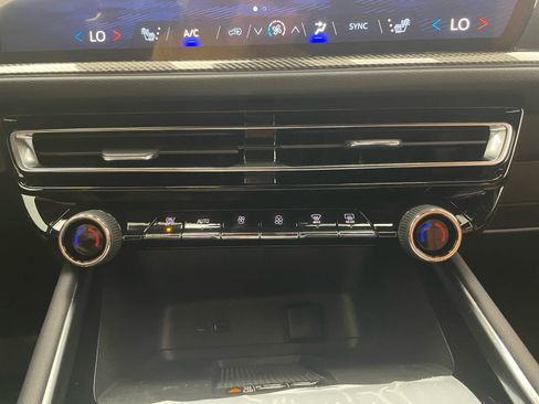 New 2027 Chevrolet Traverse Z71 w/ Driver Confidence Package AWD/4WD image 6