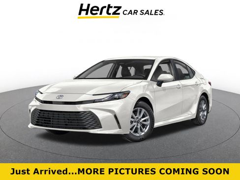 Used 2025 Toyota Camry LE FWD image 1