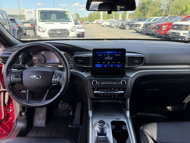 Used 2020 Ford Explorer XLT w/ Equipment Group 202A AWD/4WD image 22