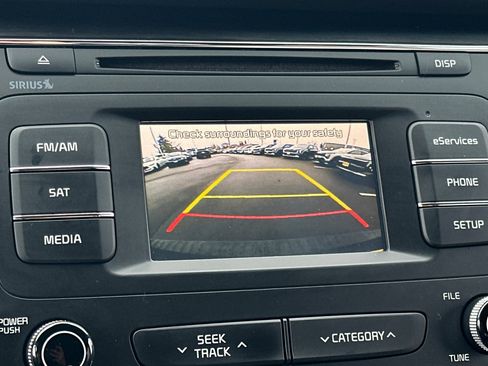 Used 2016 Kia Sedona LX w/ LX Convenience Package image 19