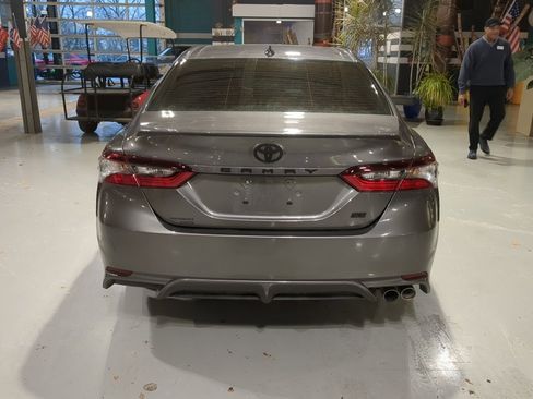 Used 2021 Toyota Camry SE image 9