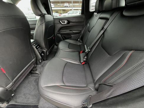 Used 2025 Jeep Compass Trailhawk AWD/4WD image 25