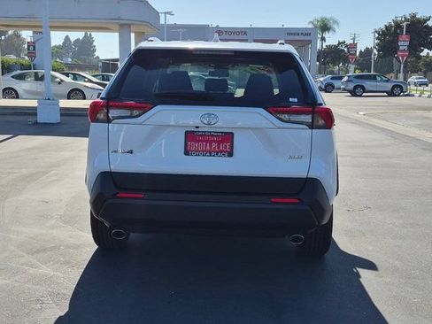 Used 2025 Toyota RAV4 XLE FWD image 9