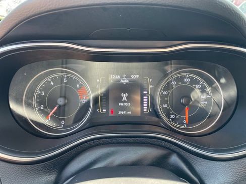 Used 2019 Jeep Cherokee Latitude Plus w/ Cold Weather Group AWD/4WD image 31