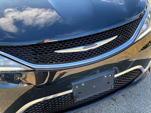 Used 2020 Chrysler Pacifica Limited image 30