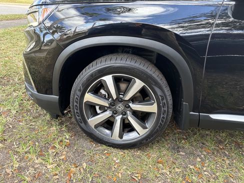 Used 2024 Honda Pilot Touring image 9