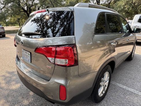 Used 2015 Kia Sorento LX image 5