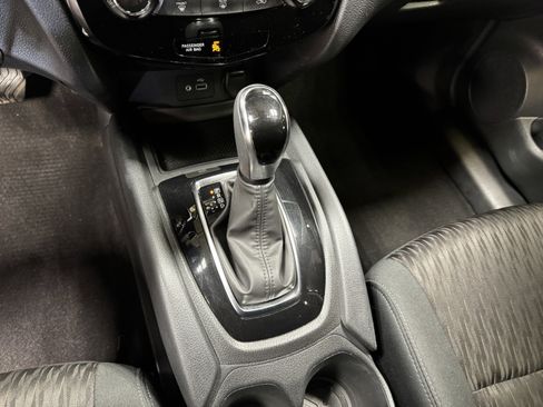 Used 2020 Nissan Rogue S FWD image 22