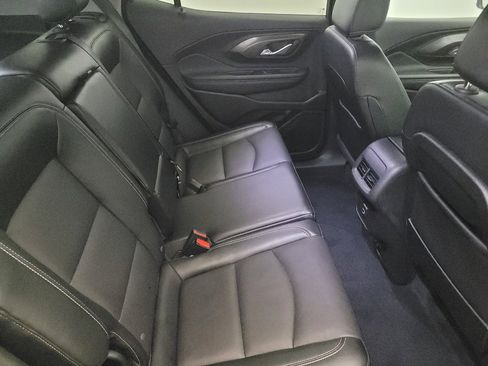 Used 2024 GMC Terrain SLT image 19