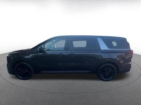 Used 2026 Kia Carnival FWD image 9