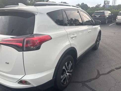 Used 2018 Toyota RAV4 LE FWD image 8