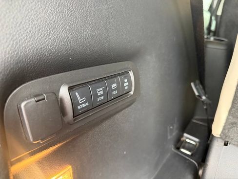 Used 2016 Ford Explorer Platinum AWD/4WD image 17
