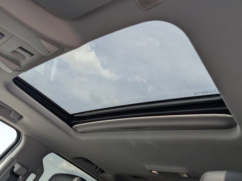 Used 2018 Cadillac Escalade Luxury image 15