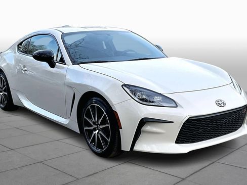 Certified 2023 Toyota GR86 image 3