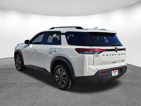 Used 2024 Nissan Pathfinder SV image 6